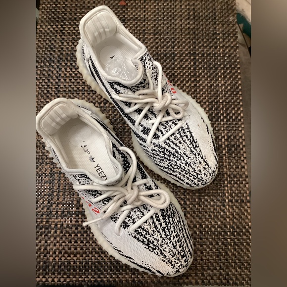 Authenticity Guaranteed Yeezy 350 v2 Zebra - Picture 2 of 6
